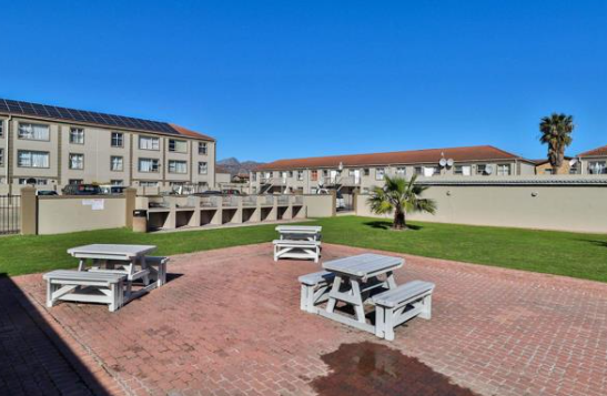 2 Bedroom Property for Sale in Guldenland Western Cape